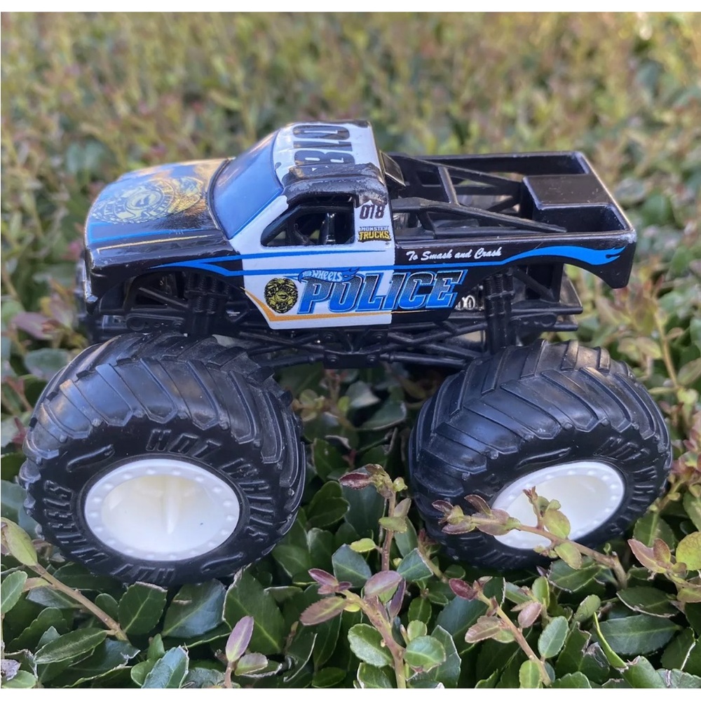 Hot Wheels Monster Truck - 018 HW‎ POLICE 1:64 2024